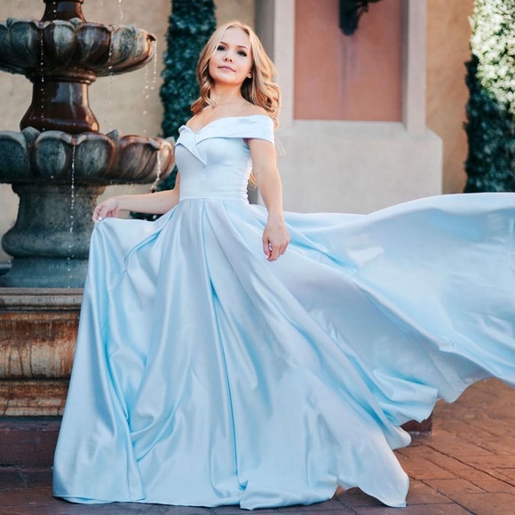 Dresses & Skirts - Cinderella Dress ✨